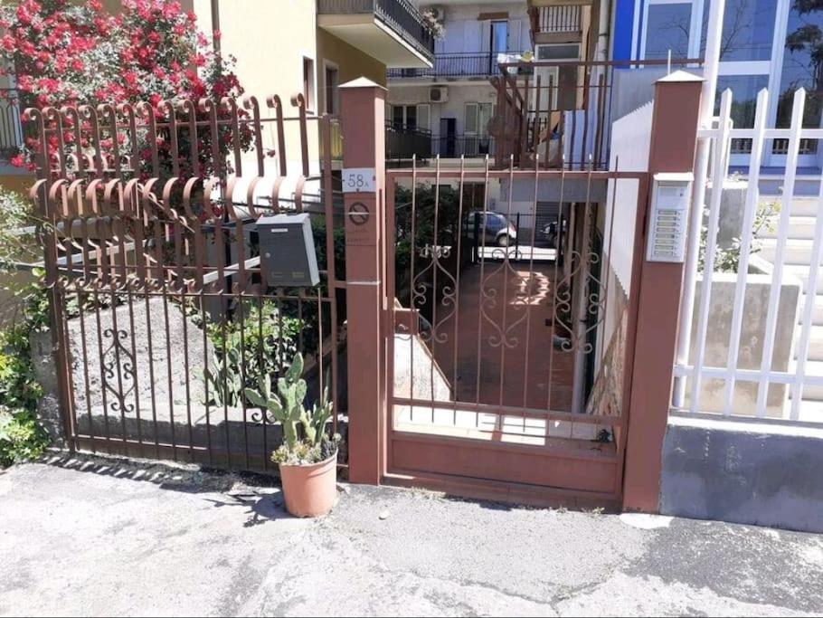 Appartamento Da Nella Giardini Naxos Luaran gambar